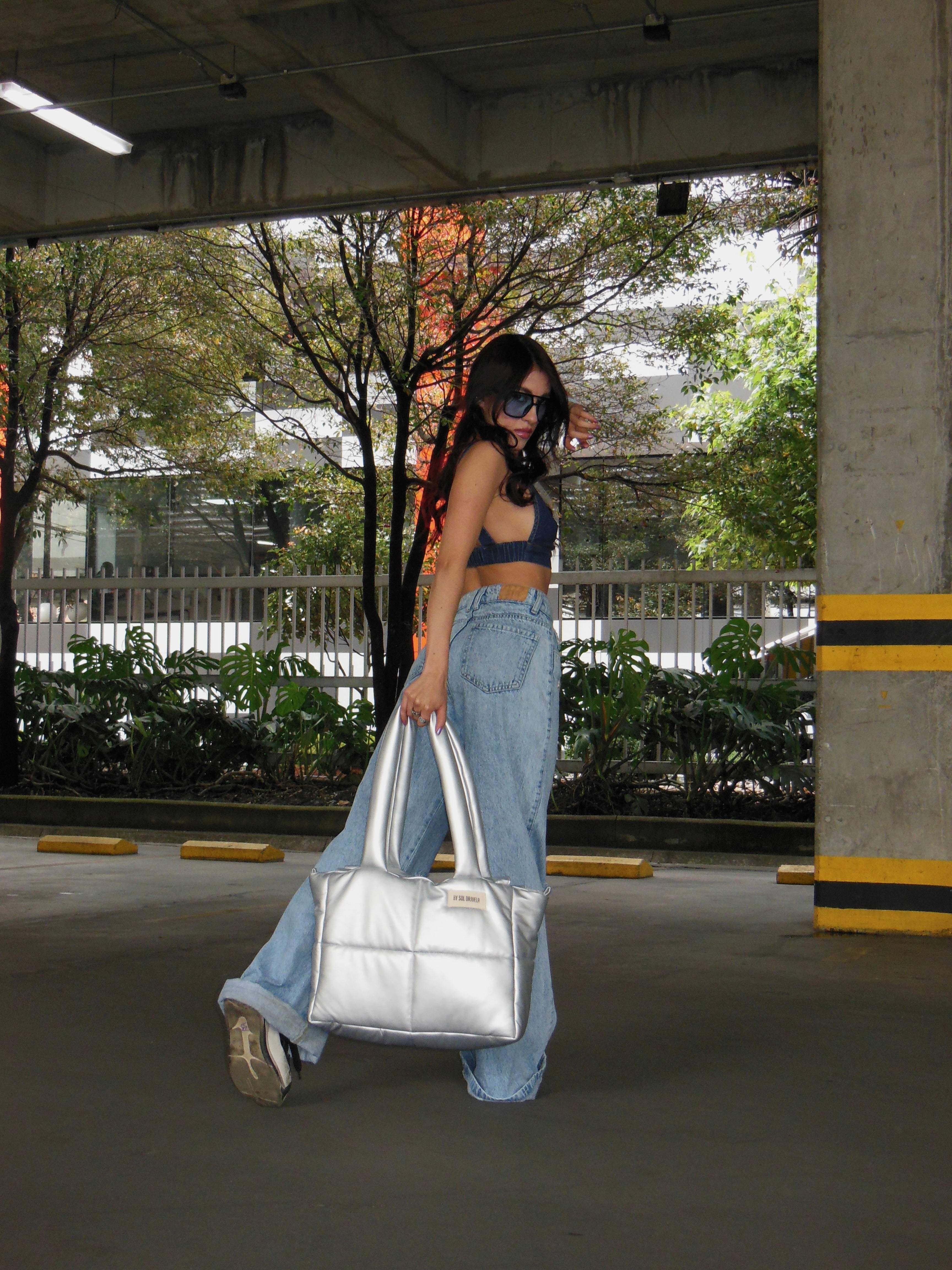 Maxi Bag Cuerina Plateada