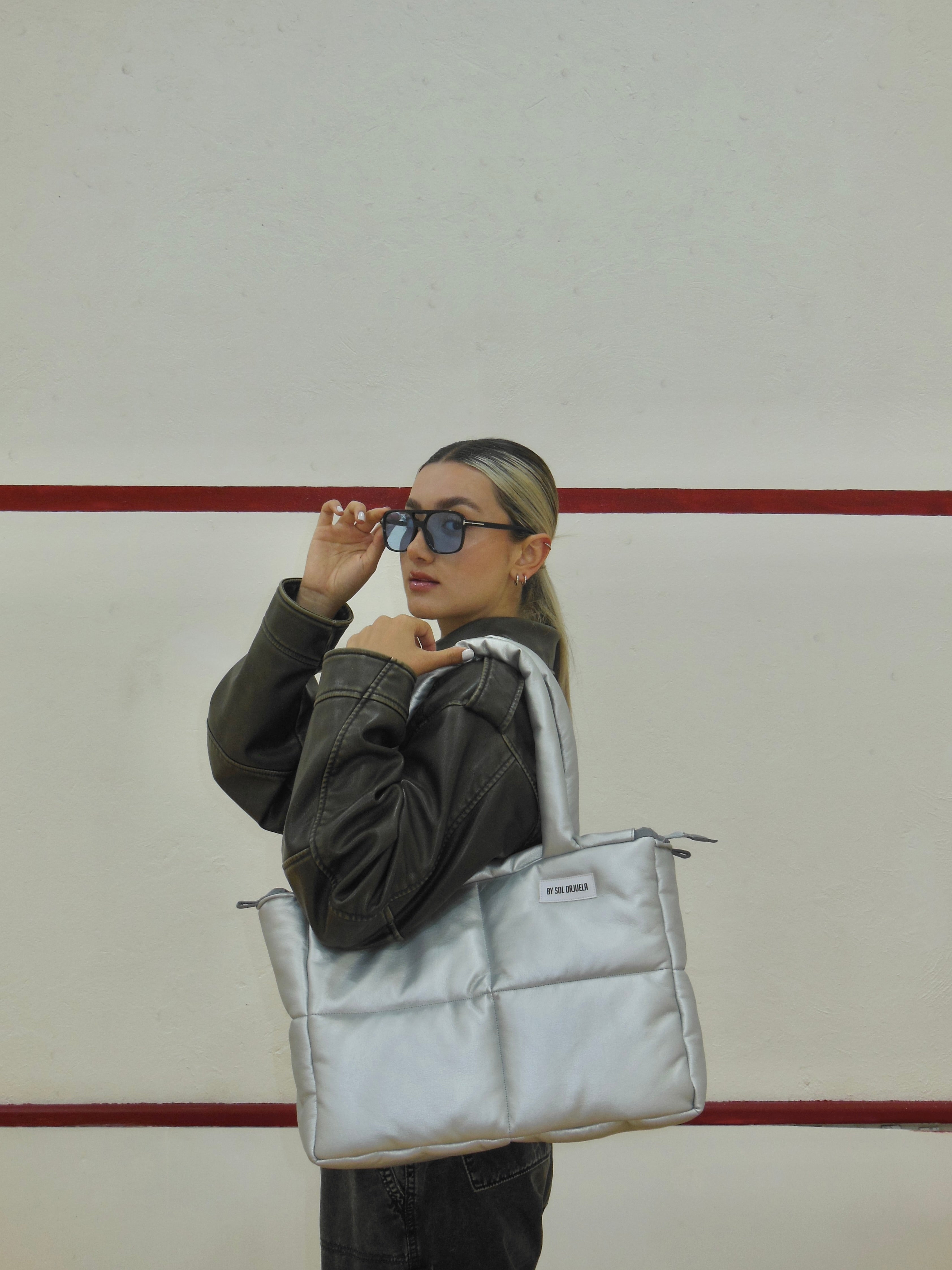 Maxi Bag Cuerina Plateada