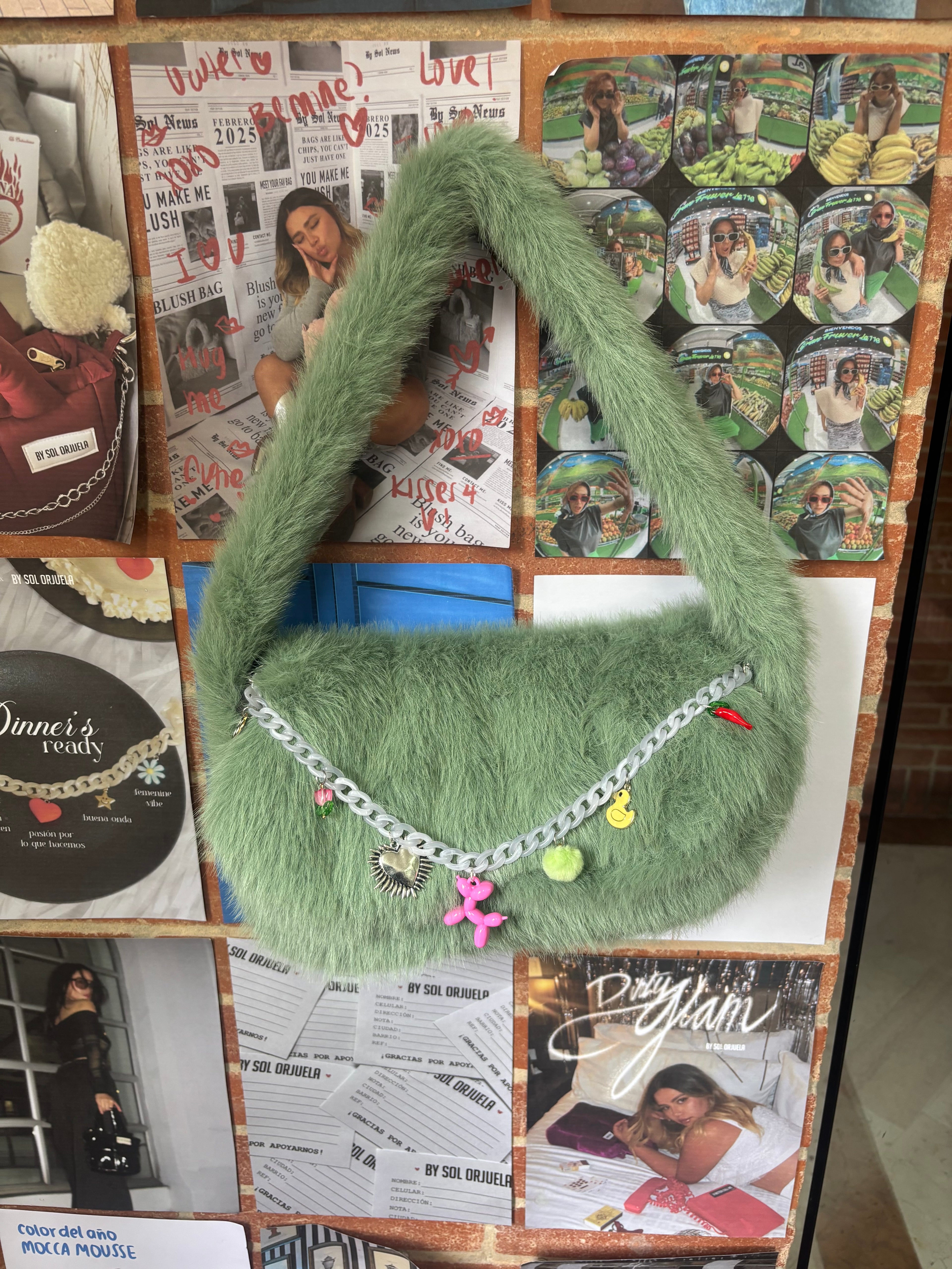 Cadena Gray Vibe Charm