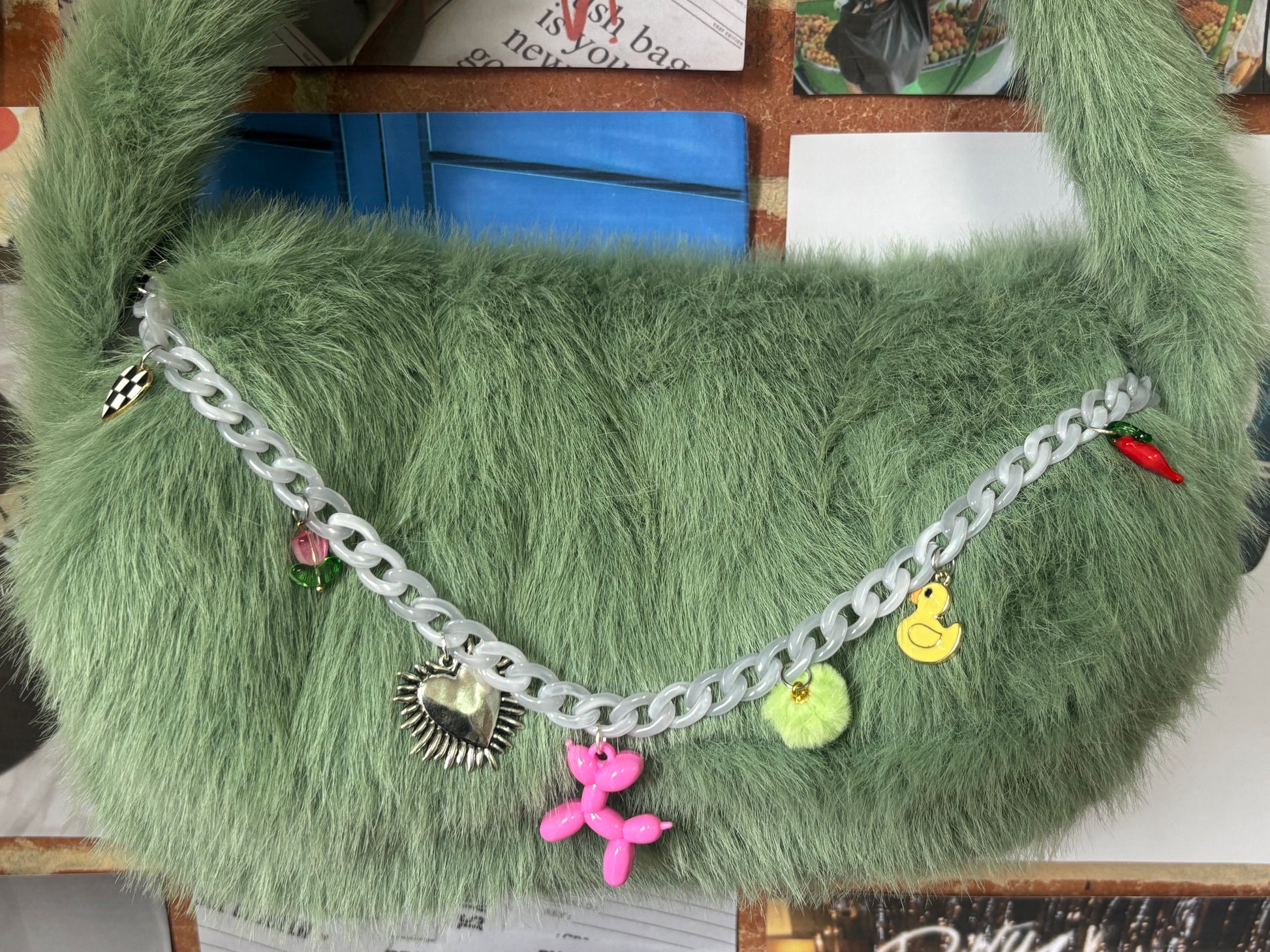 Cadena Gray Vibe Charm