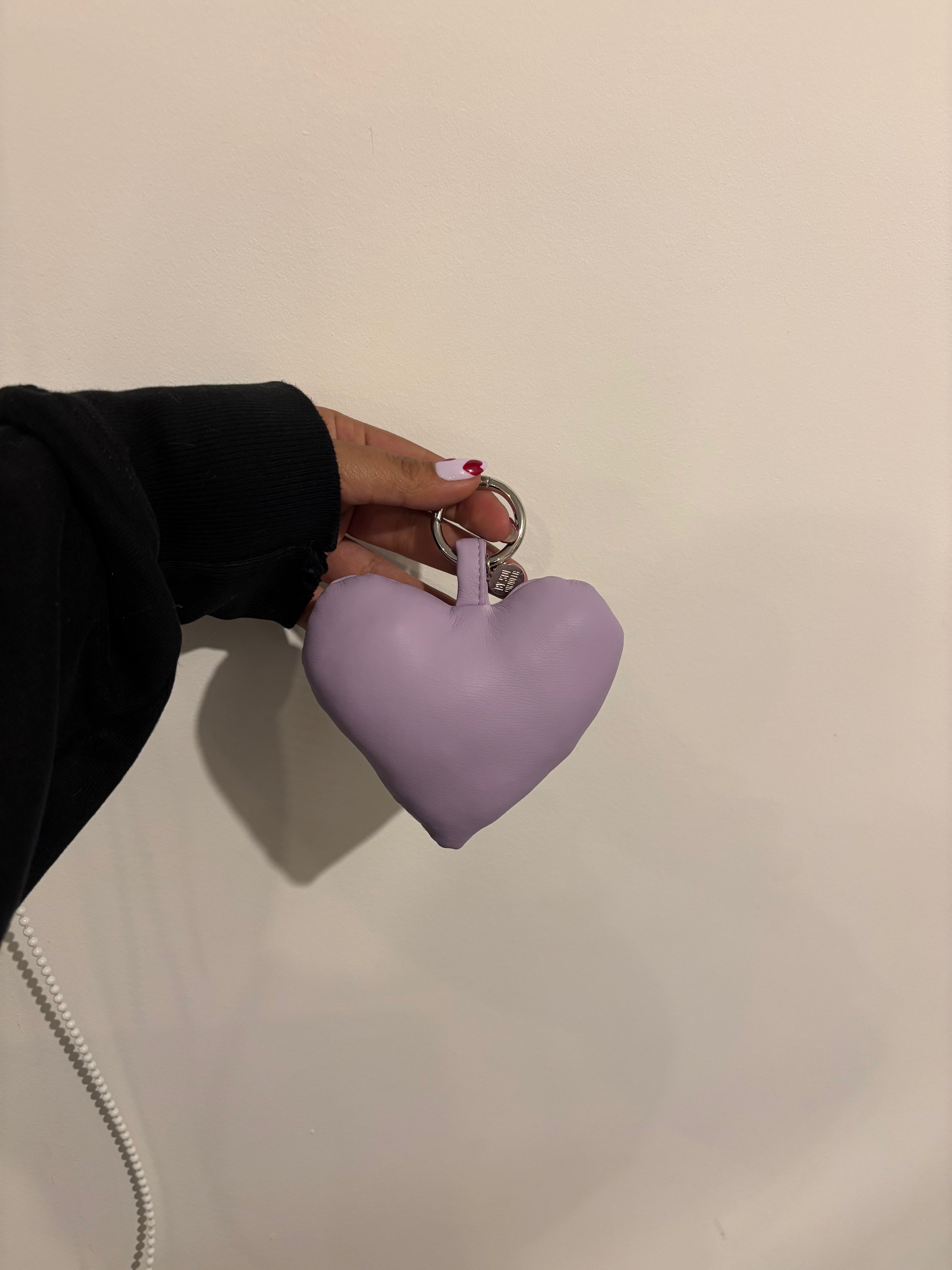 CORAZON LILA CUERINA