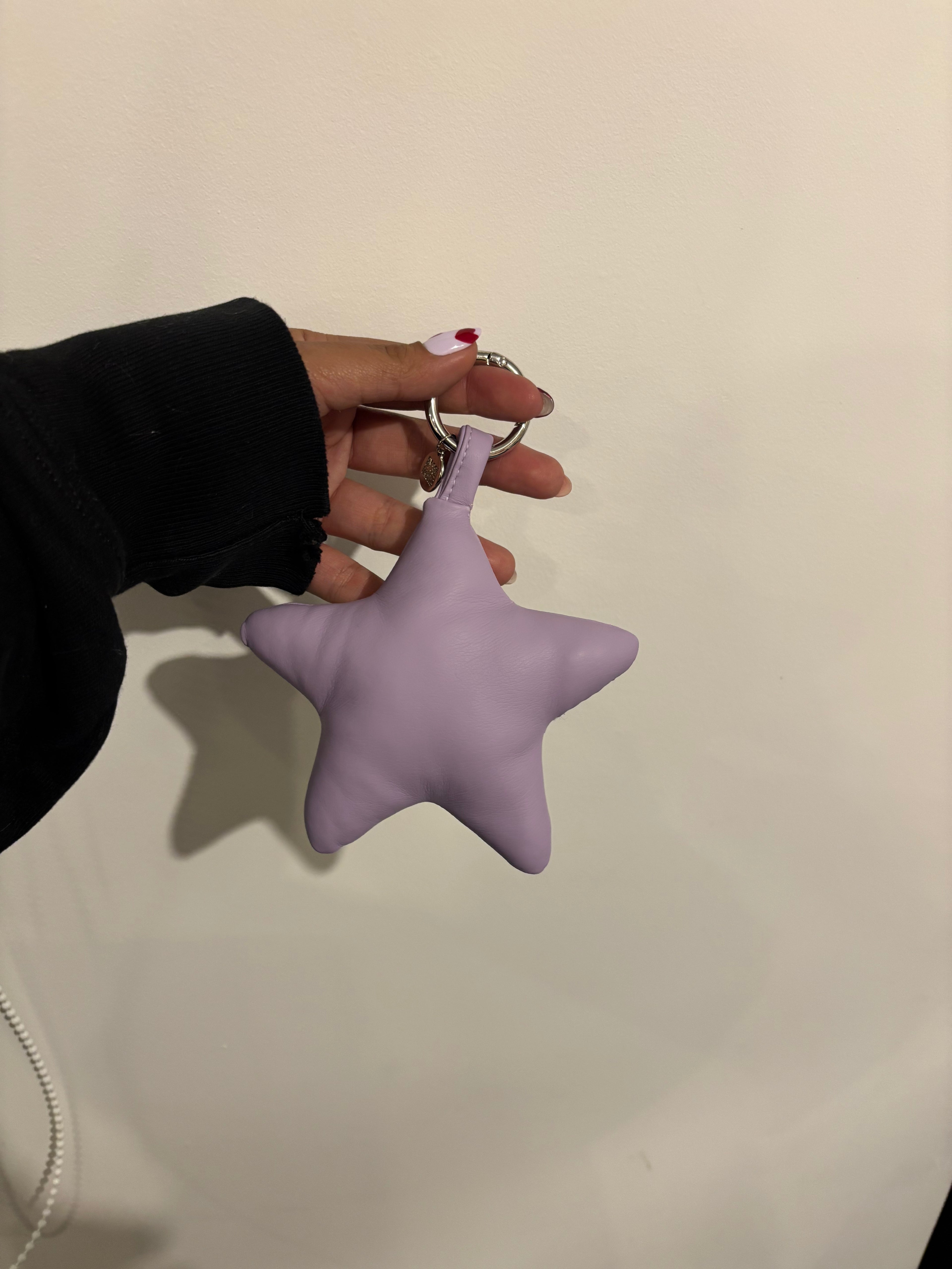 ESTRELLA LILA CUERINA